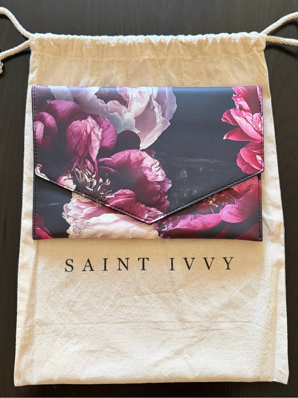 Saint Ivvy Mika Clutch